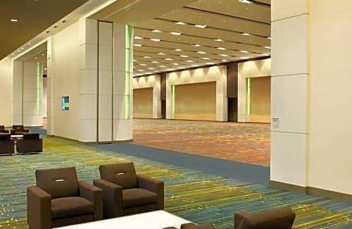 Cedar Rapids - Iowa City Hotel | DoubleTree by Hilton Hotel Cedar Rapids Convention Complex
