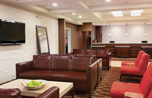 Tinton Falls Hotel | DoubleTree by Hilton Tinton Falls-Eatontown
