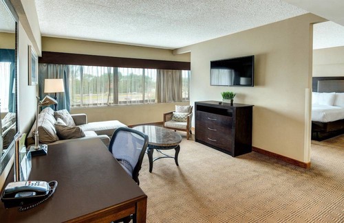 Tinton Falls Hotel | DoubleTree by Hilton Tinton Falls-Eatontown