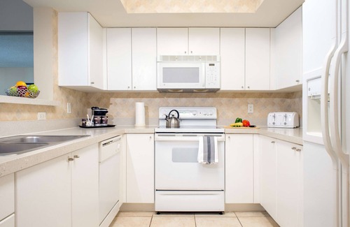 Sunny Isles Beach Resort | DoubleTree Resort & Spa by Hilton Ocean Point-N. Miami Beach