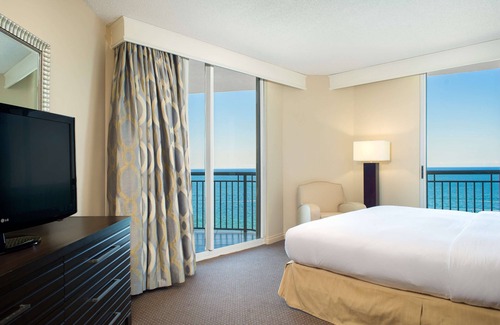 Sunny Isles Beach Resort | DoubleTree Resort & Spa by Hilton Ocean Point-N. Miami Beach