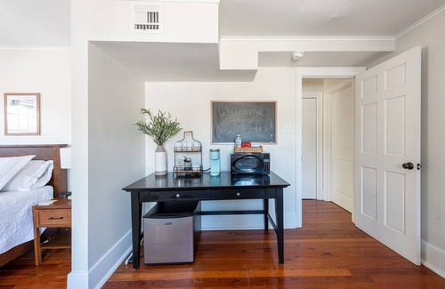 East Carrollton Apartment | Down the Block from Tulane- Uptown