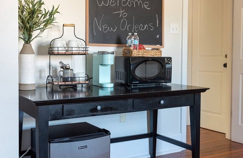 East Carrollton Apartment | Down the Block from Tulane- Uptown