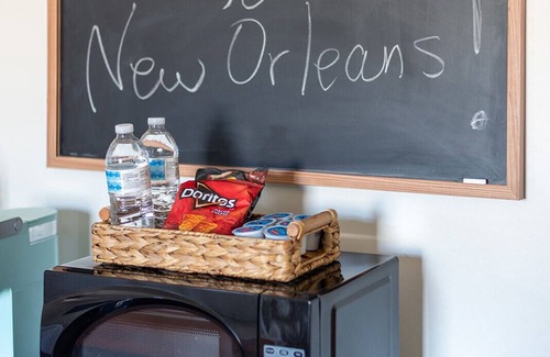 East Carrollton Apartment | Down the Block from Tulane- Uptown