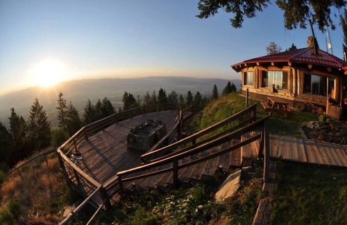 Hamilton Ski Chalet | Downing Mountain Lodge