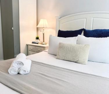Downtown Apartment | Downtown 5B2B Apt, Sleeps 10, Near PPAC & Events
