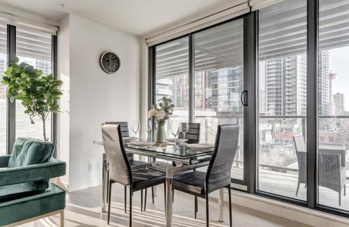 Connaught Apartment | Downtown Calgary Tower View