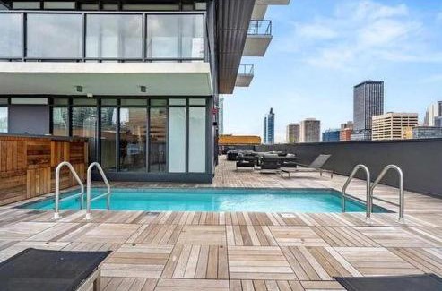 Connaught Apartment | Downtown Calgary Tower View