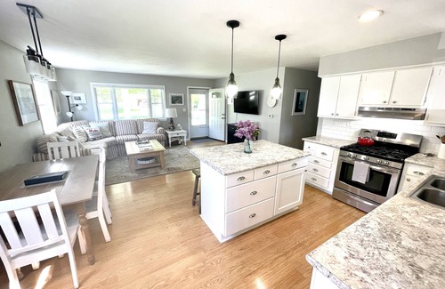 Charlevoix House | DOWNTOWN Charlevoix! FANTASTIC location & Ratings!