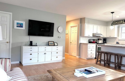 Charlevoix House | DOWNTOWN Charlevoix! FANTASTIC location & Ratings!