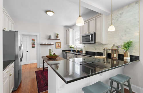 Pettigru Street Historic District House | Downtown Elegant ArtBnB in The Gorgeous Historic Pettigru Neighborhood