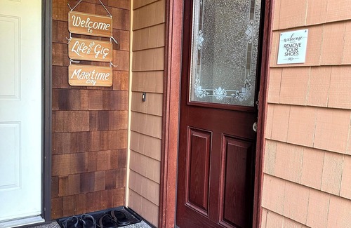 Gig Harbor House | Downtown Gig Harbor -quaint- walking distance to the pier and waterfront