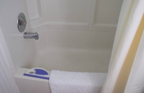 Rehoboth Beach House | Downtown Rehoboth Beach 3 Bedroom Cottage w/ Parking/Porch