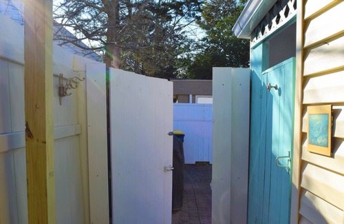Rehoboth Beach House | Downtown Rehoboth Beach 3 Bedroom Cottage w/ Parking/Porch