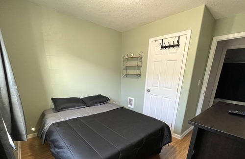 Tillamook House | Downtown Tillamook Home - Close to the beach and Pet-Friendly