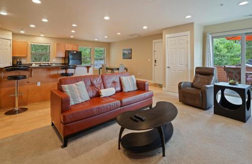 Old Bend House | Downtowner Apartment home