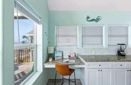 Port Bolivar House | Dragonfly & Flamingo
