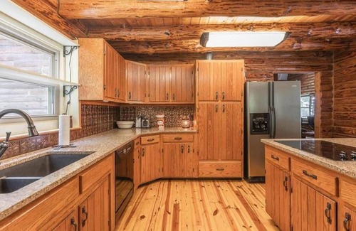 Camden County Cabin | Dragonfly Meadows Log Cabin nestled in the Ozarks