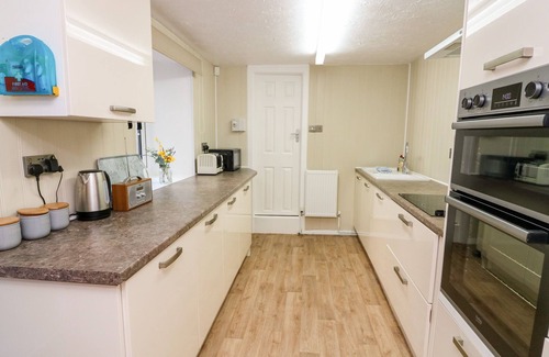 Plymouth Cottage | DRAKE'S RETREAT, romantic, with a garden in Plymouth