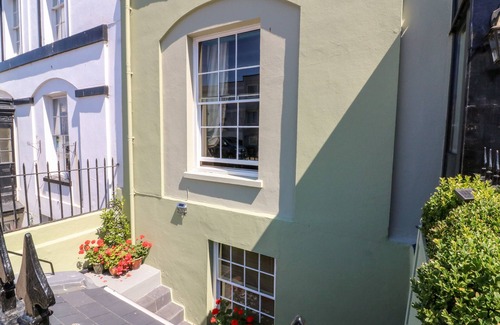 Plymouth Cottage | DRAKE'S RETREAT, romantic, with a garden in Plymouth