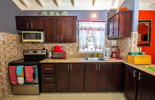 St. Ann's Bay House | Drax Hall 2 Bed Villa Getaway 24hrs security
