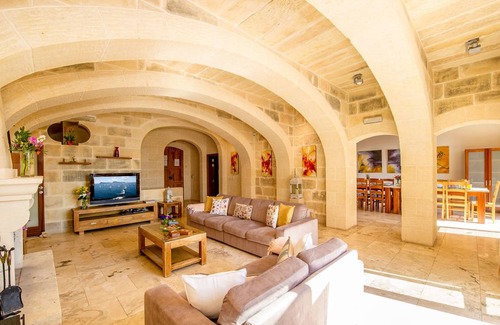 Ta' Għammar Apartment | Dream by Hamlet Holiday Home