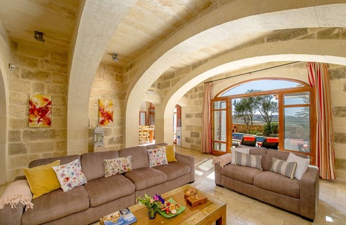 Ta' Għammar Apartment | Dream by Hamlet Holiday Home