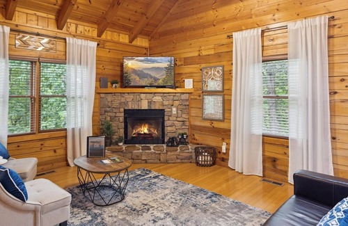 Sevierville Cabin | Dreamcatcher 2 Bedroom Cabin by Redawning