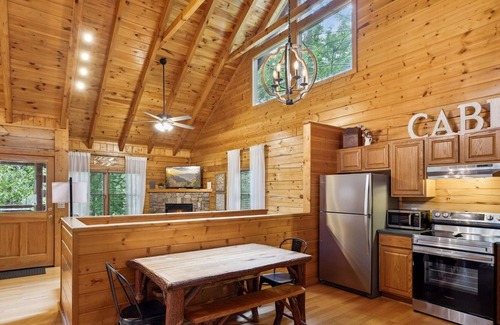 Sevierville Cabin | Dreamcatcher 2 Bedroom Cabin by Redawning