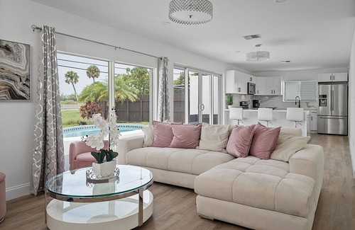 Miramar House | Dreamy 4BR Getaway w Private Pool Luxe Patio in Miramar