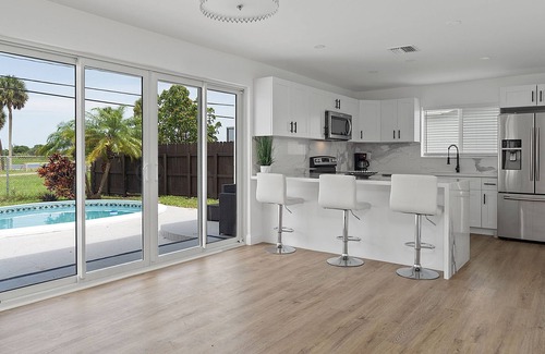 Miramar House | Dreamy 4BR Getaway w Private Pool Luxe Patio in Miramar