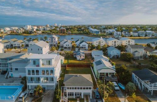 Carolina Beach House | Dreamy Cottage 2 Blocks to Beach, Boardwalk & Lake