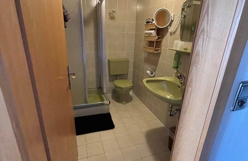 Millstatt Bed & Breakfast | Dreibettzimmer 3, WC u. Dusche Getrennt, Südbalkon - Hotel-gasthof Lammersdorf