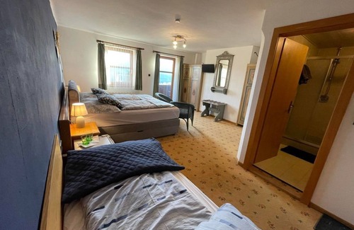 Millstatt Bed & Breakfast | Dreibettzimmer 3, WC u. Dusche Getrennt, Südbalkon - Hotel-gasthof Lammersdorf