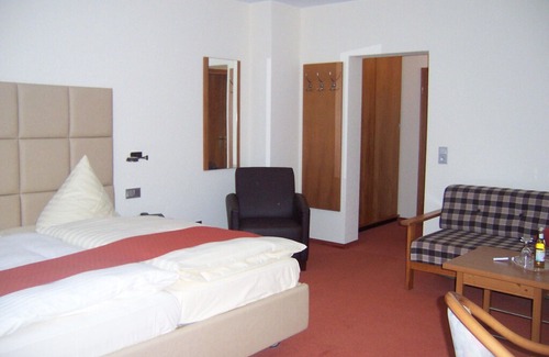 Kell am See Hotel | Dreibettzimmer - Hotel-Restaurant Zur Post