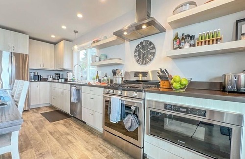Lummi Island House | Driftwood Dreams: Beautiful views, cozy for Fall!