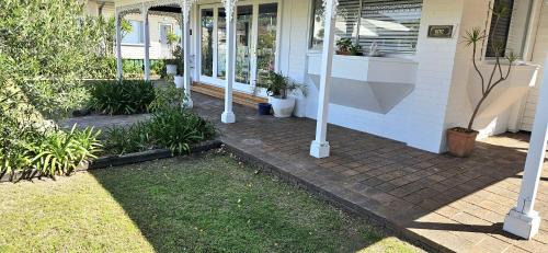 Windang House | DriftWood - Where the Lake Meets the Sea