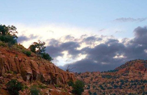 Hildale RV Rental | Dry Glamping Tent Near Zion National Park, Ideal for Couples