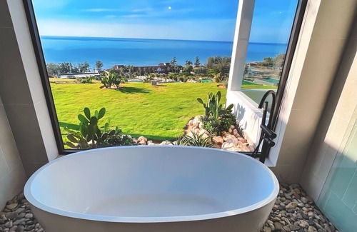 Suoi Nuoc Beach Resort | Du Parc Resort Mũi Né