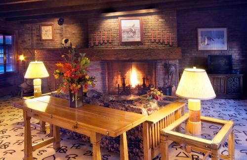 Billings Hotel | Dude Rancher Lodge