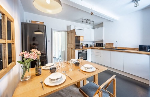Norwich Cottage | Duke St Cottage - sleeps 2 guests in 1 bedroom