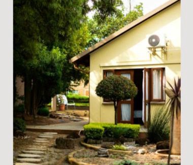 Greater Johannesburg Metropolitan Area House | Dumelang Executive Lodge- OFF-GRID Solar powered Midrand