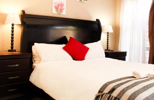 Greater Johannesburg Metropolitan Area House | Dumelang Executive Lodge- OFF-GRID Solar powered Midrand