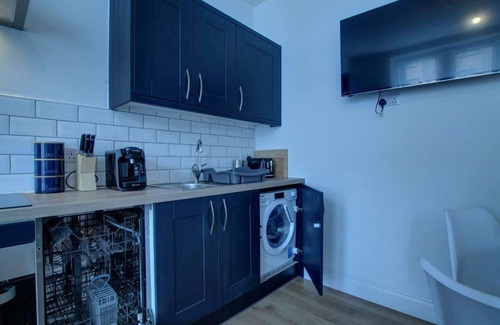 Dundee Apartment | Dundee - 1 Bed - Sleeps 4 - Free Parking