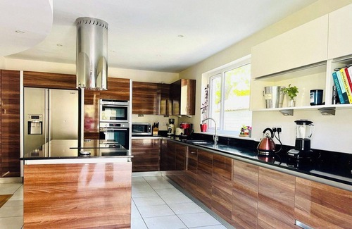 Broughty Ferry House | Dundee Seaside Dream House - Sleeps 8 & Parking