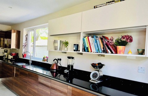 Broughty Ferry House | Dundee Seaside Dream House - Sleeps 8 & Parking