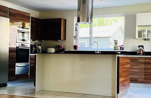 Broughty Ferry House | Dundee Seaside Dream House - Sleeps 8 & Parking