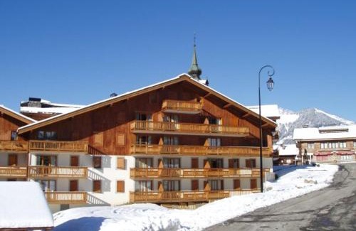 Notre-Dame-de-Bellecombe Apartment | Duplex 4 chambres avec piscine et parking au centre du village - 10 pers - FR-1-505-122