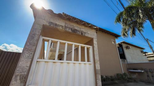 Saquarema Apartment | Duplex em Itaúna 4min da Praia que ocorre o WSL, 1min da pista de skate do LS, pracinha com parque infantil, quadra de futebol, tudo isso a 1 min da duplex, perto do comércio, wi-fi super rápido, estacionamento gratuito, monitoramento 24hrs