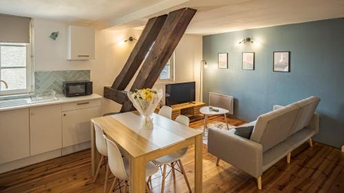 Old Town Apartment | Duplex Poincaré - Proche Hôtel de Ville - 4 pers